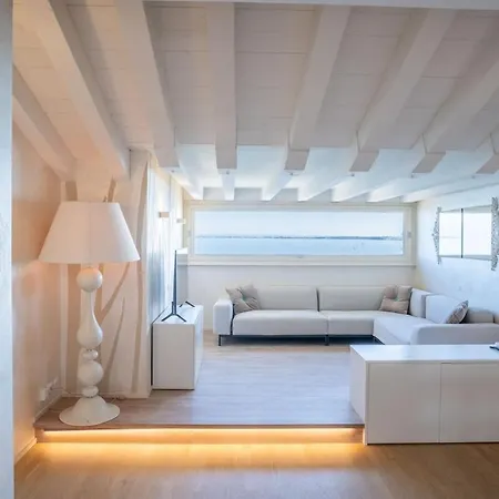 Attico Lumine Apartment *
